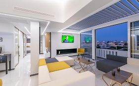 H Experience Spectacular Rooftop Loft